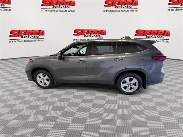 used 2022 Toyota Highlander car, priced at $32,400