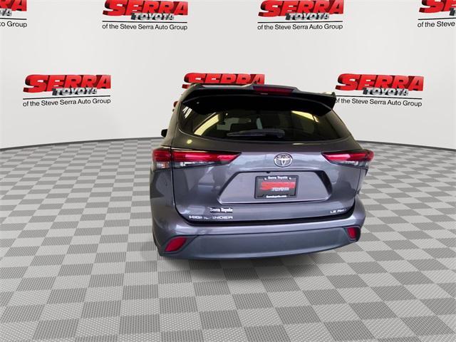 used 2022 Toyota Highlander car, priced at $32,400