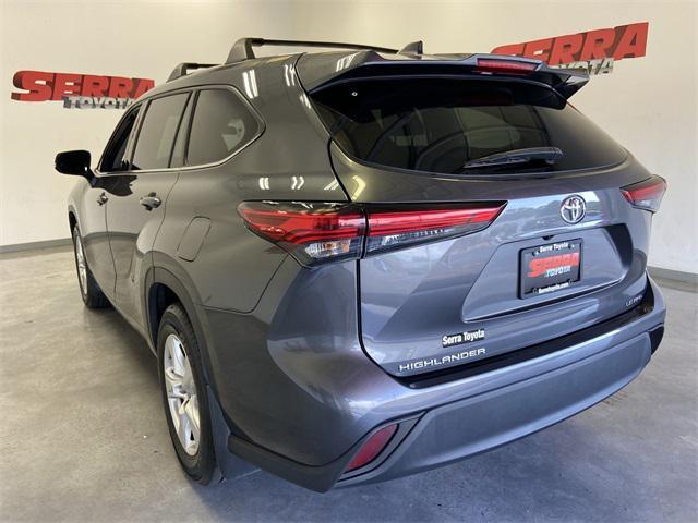 used 2022 Toyota Highlander car, priced at $32,400