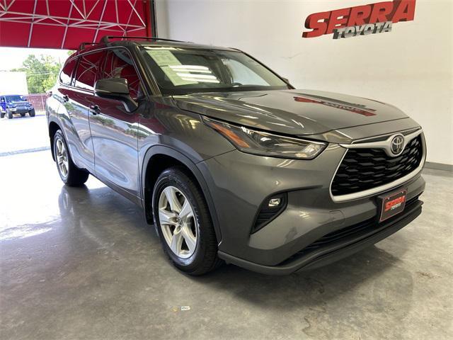 used 2022 Toyota Highlander car, priced at $32,400