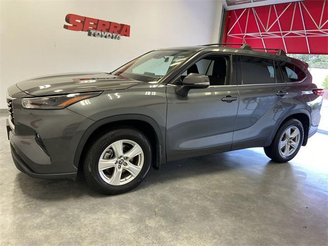 used 2022 Toyota Highlander car, priced at $32,400