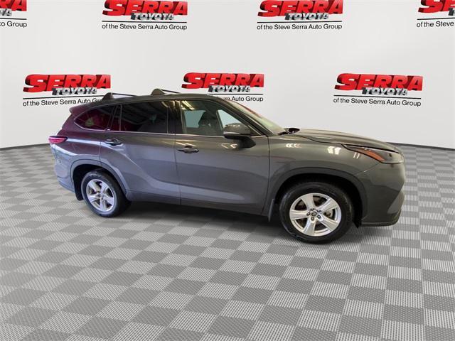 used 2022 Toyota Highlander car, priced at $32,400
