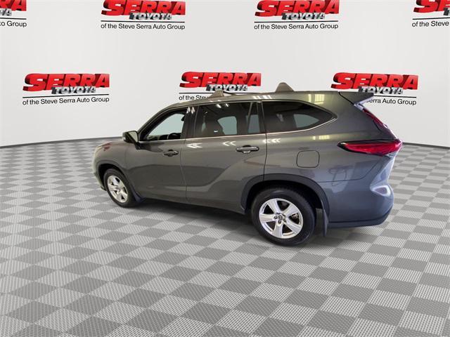 used 2022 Toyota Highlander car, priced at $32,400