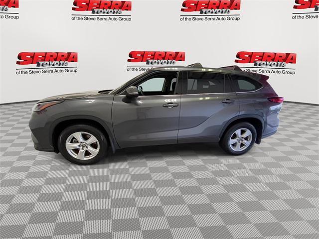 used 2022 Toyota Highlander car, priced at $32,400