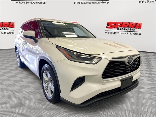 used 2021 Toyota Highlander car, priced at $26,900