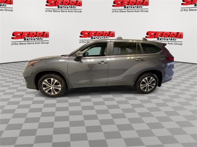 used 2023 Toyota Highlander car, priced at $38,400