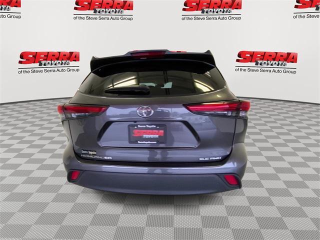 used 2023 Toyota Highlander car, priced at $38,400