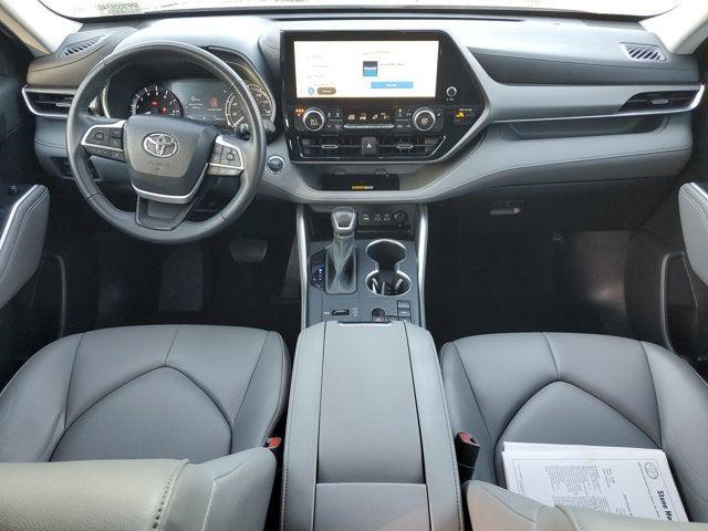 used 2023 Toyota Highlander car, priced at $32,099