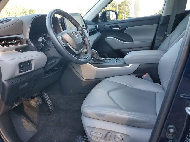 used 2023 Toyota Highlander car, priced at $32,099