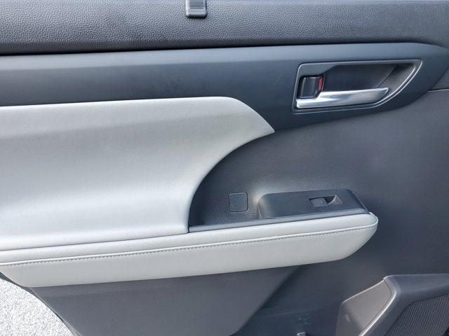 used 2023 Toyota Highlander car, priced at $32,099