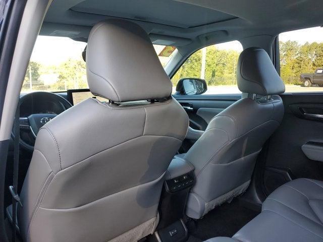 used 2023 Toyota Highlander car, priced at $32,099