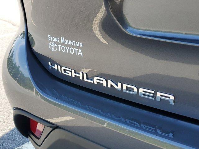 used 2024 Toyota Highlander car, priced at $41,299