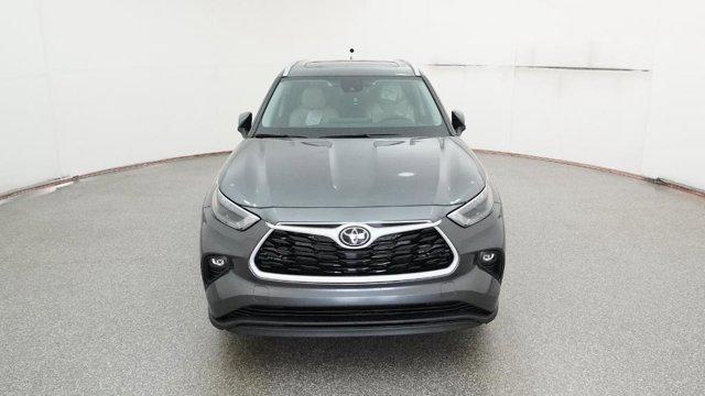 new 2025 Toyota Highlander Hybrid car, priced at $50,141