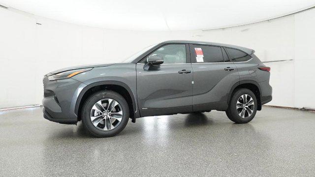 new 2025 Toyota Highlander Hybrid car, priced at $50,141