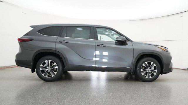 new 2025 Toyota Highlander Hybrid car, priced at $50,141