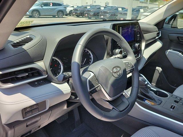 used 2023 Toyota Highlander car