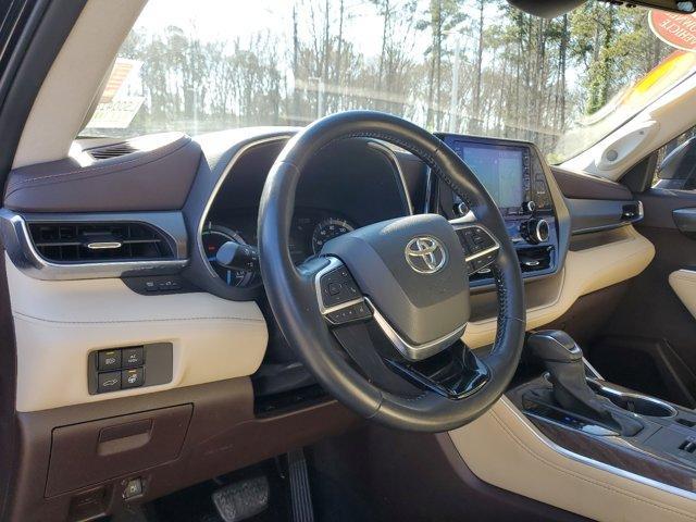 used 2020 Toyota Highlander Hybrid car, priced at $28,769