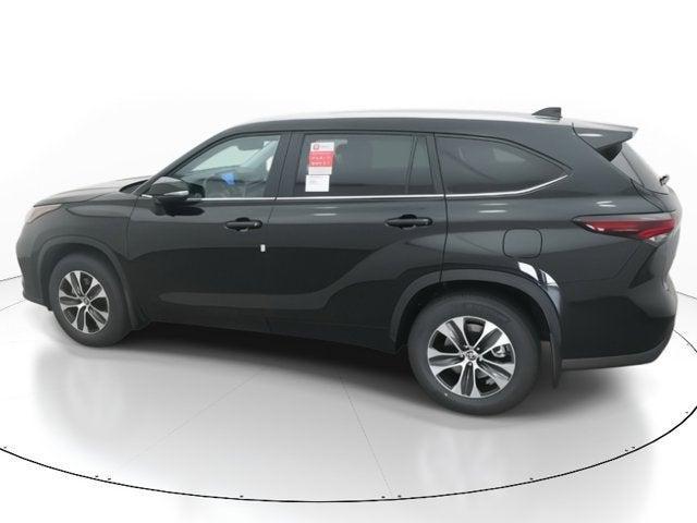 new 2025 Toyota Highlander car, priced at $45,955