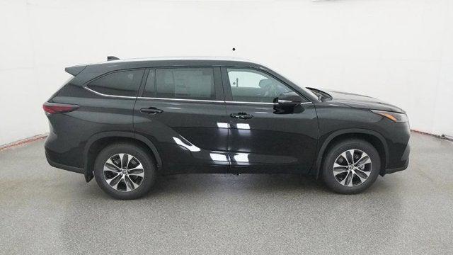 new 2025 Toyota Highlander car, priced at $45,955