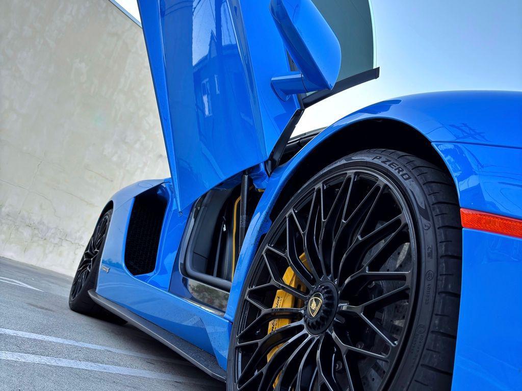 used 2019 Lamborghini Aventador S car, priced at $463,991