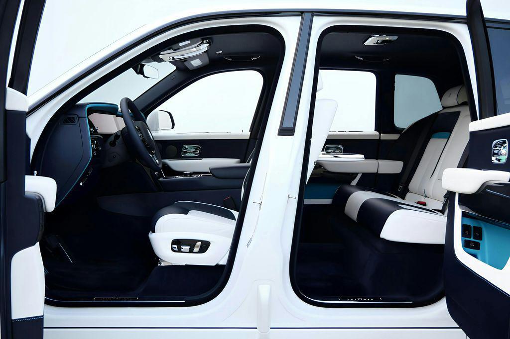 used 2025 Rolls-Royce Cullinan car, priced at $499,991