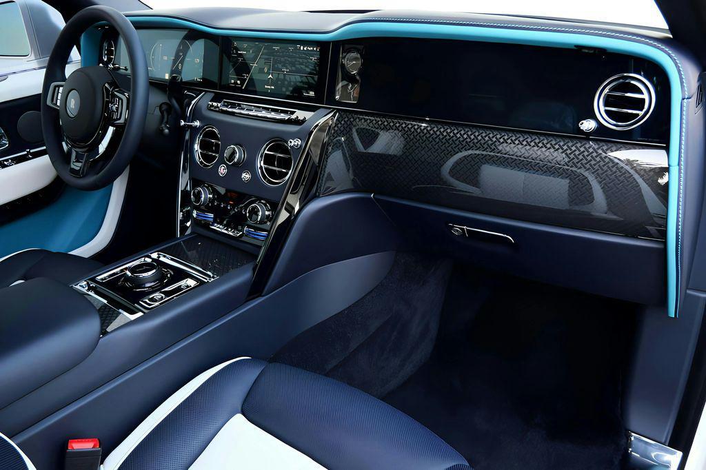 used 2025 Rolls-Royce Cullinan car, priced at $499,991