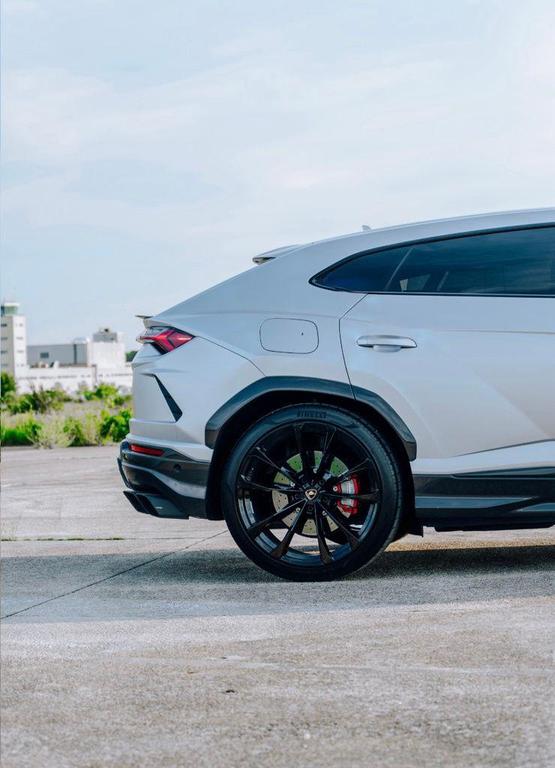 used 2022 Lamborghini Urus car, priced at $249,441