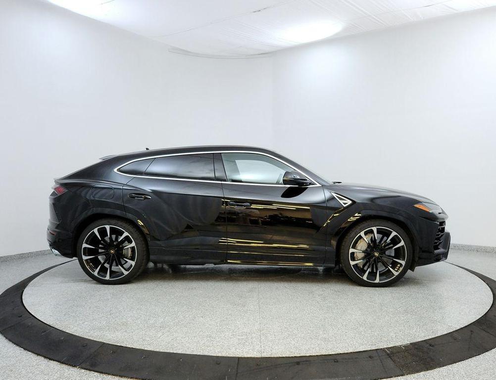used 2022 Lamborghini Urus car, priced at $197,991