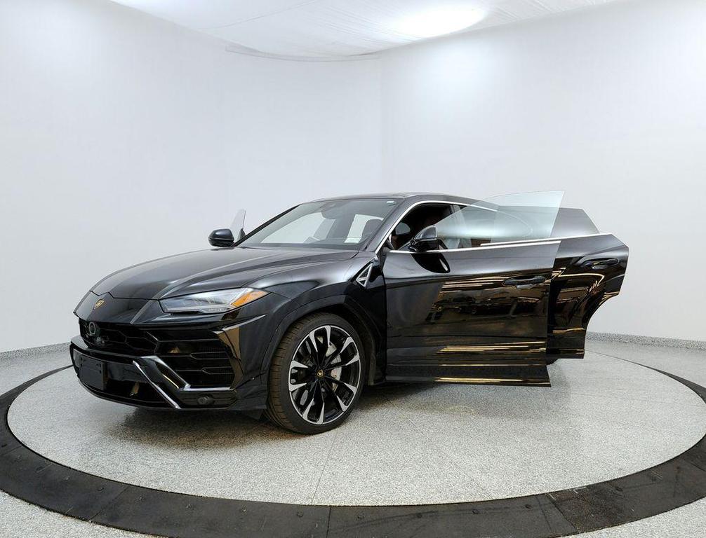 used 2022 Lamborghini Urus car, priced at $197,991