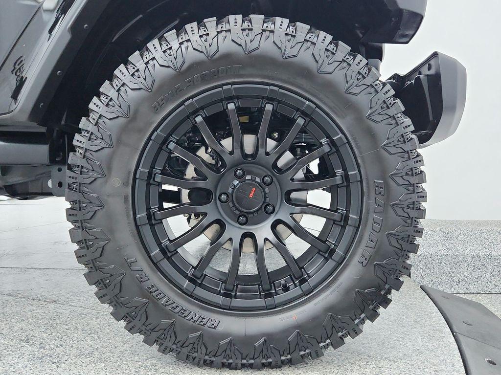 used 2025 Jeep Gladiator car, priced at $45,991