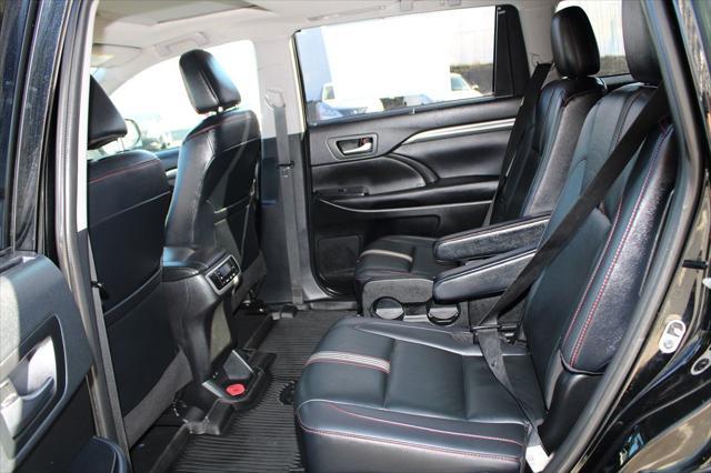 used 2019 Toyota Highlander car, priced at $28,415