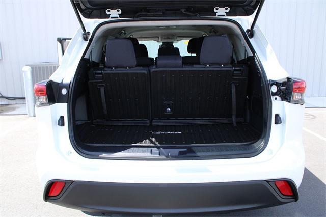 used 2020 Toyota Highlander car, priced at $26,828