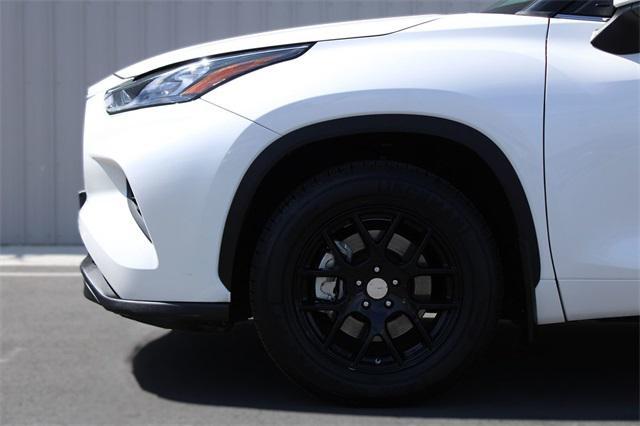 used 2020 Toyota Highlander car, priced at $26,828