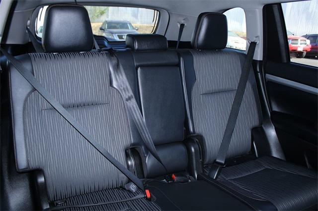 used 2019 Toyota Highlander car, priced at $27,620