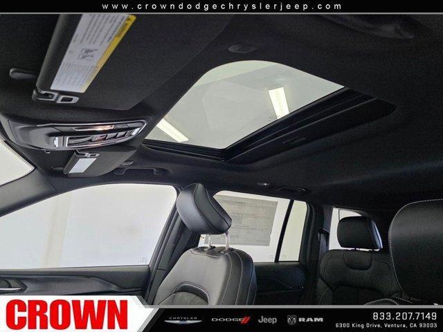 new 2025 Jeep Grand Cherokee car, priced at $38,780