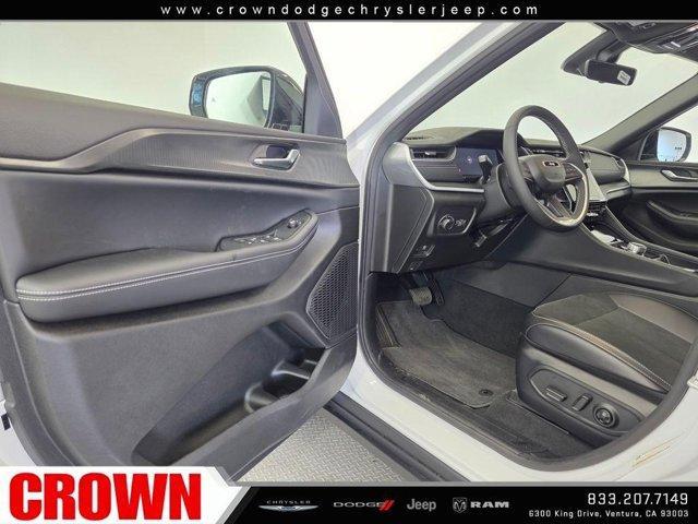 new 2025 Jeep Grand Cherokee car, priced at $38,780