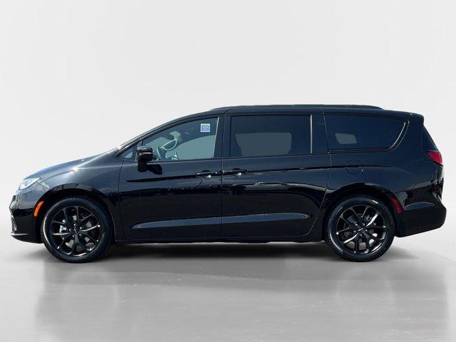 new 2024 Chrysler Pacifica car, priced at $38,745