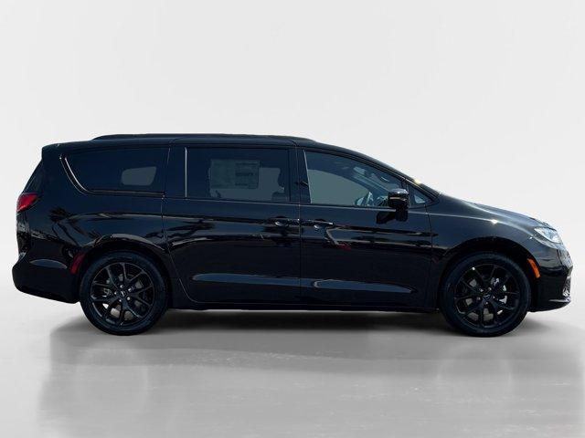 new 2024 Chrysler Pacifica car, priced at $38,745