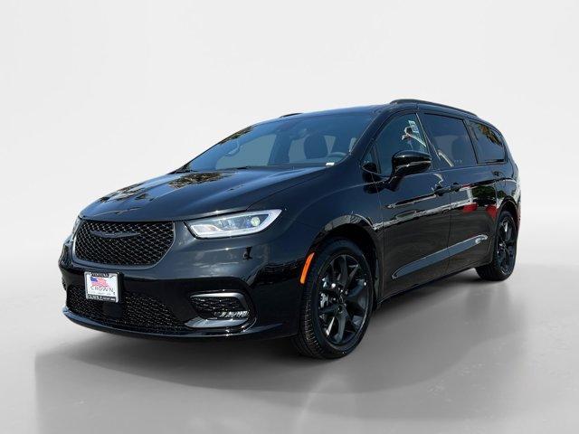 new 2024 Chrysler Pacifica car, priced at $38,745