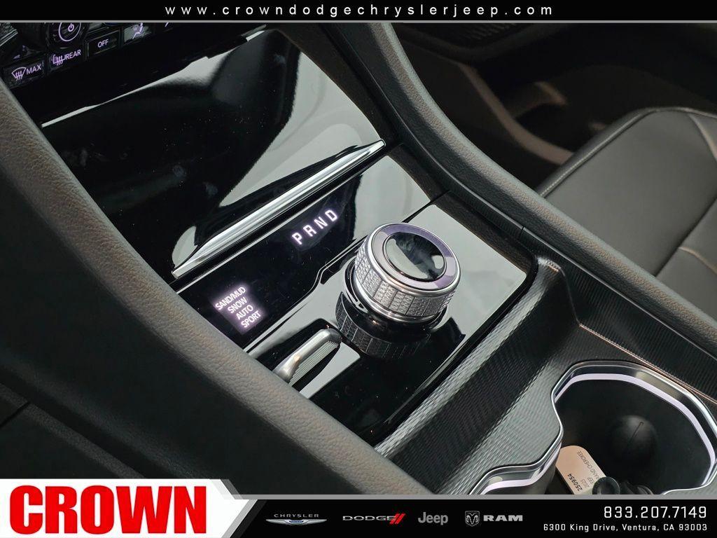 new 2025 Jeep Grand Cherokee car, priced at $42,970