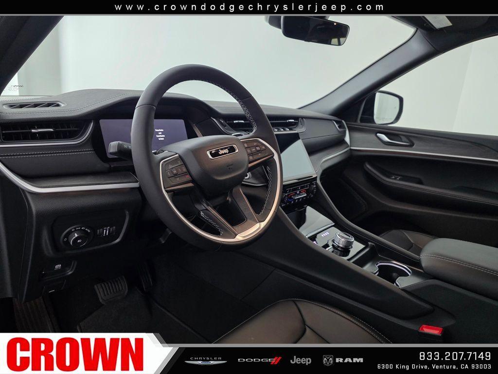 new 2025 Jeep Grand Cherokee car, priced at $42,970