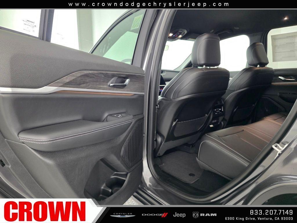 new 2025 Jeep Grand Cherokee car, priced at $42,970