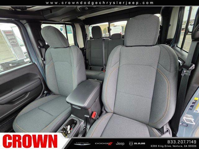 new 2025 Jeep Gladiator car, priced at $42,235