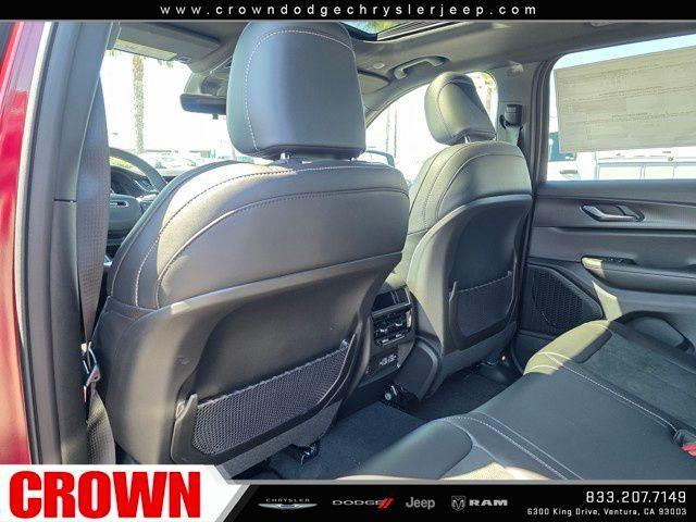 new 2025 Jeep Grand Cherokee car, priced at $38,625