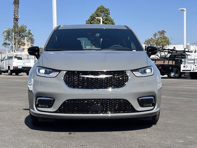 new 2025 Chrysler Pacifica car, priced at $42,640