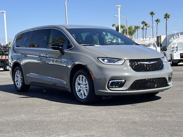 new 2025 Chrysler Pacifica car, priced at $42,640