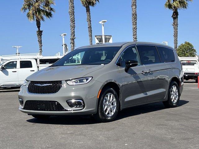 new 2025 Chrysler Pacifica car, priced at $42,640