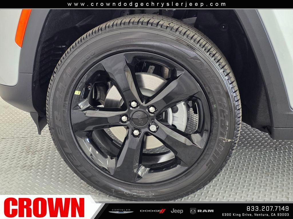 new 2025 Jeep Grand Cherokee car, priced at $39,375