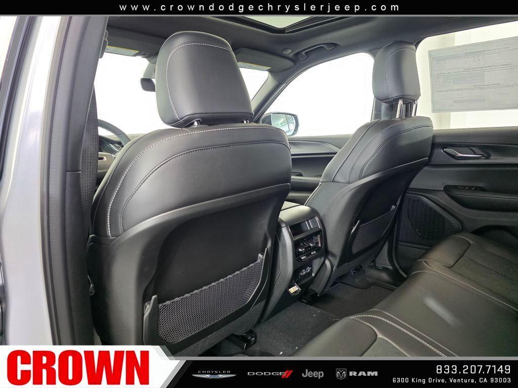 new 2025 Jeep Grand Cherokee car, priced at $39,375