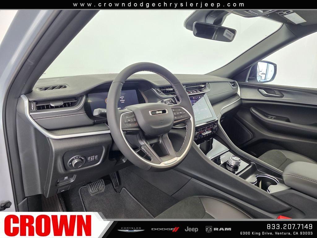 new 2025 Jeep Grand Cherokee car, priced at $39,375